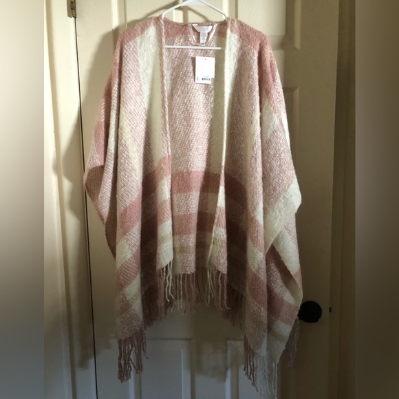 LC Lauren Conrad Sweaters - Lauren Conrad blanket shawl